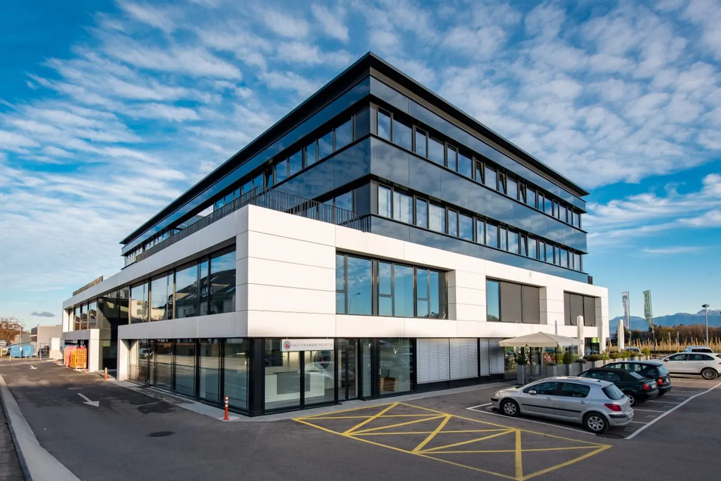Magnificent commercial premises of 490m² for takeover in Gland - Photo 1 of 5