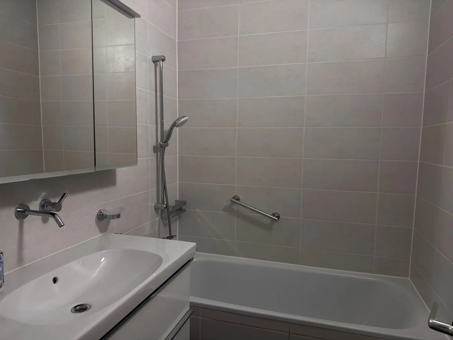 Grand appartement traversant avec beaux volumes et balcon - Photo 5 of 6
