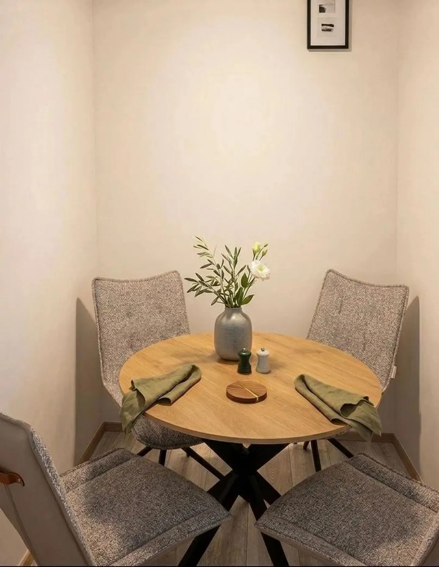 Bright furnished 3-person shared room with a view in Zurich for rent - Photo 6 of 6