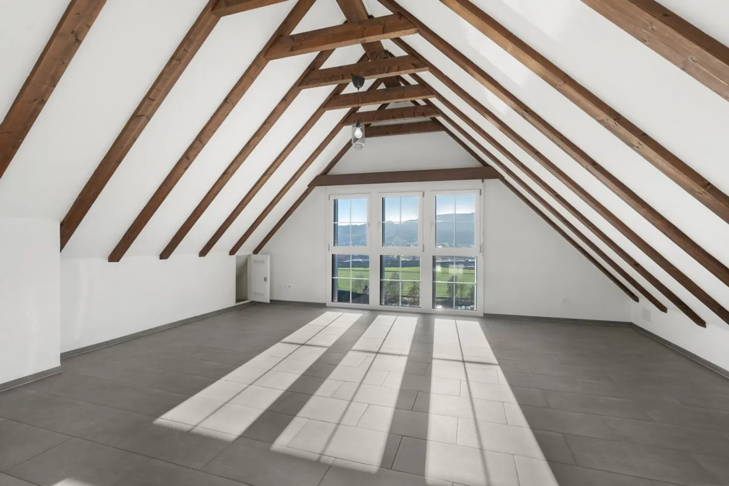 Charmante Dachwohnung mit Aussicht - Foto 4 von 11