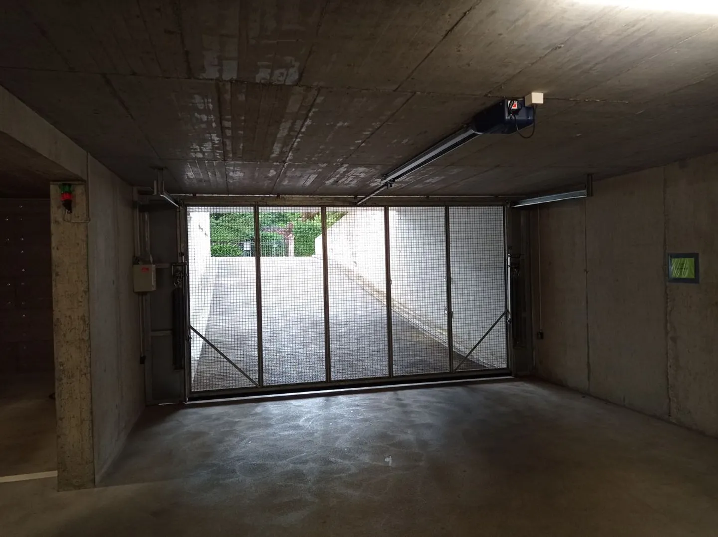 Tiefgaragenplatz - nur 300 m vom Bahnhof Turgi - Foto 4 von 5