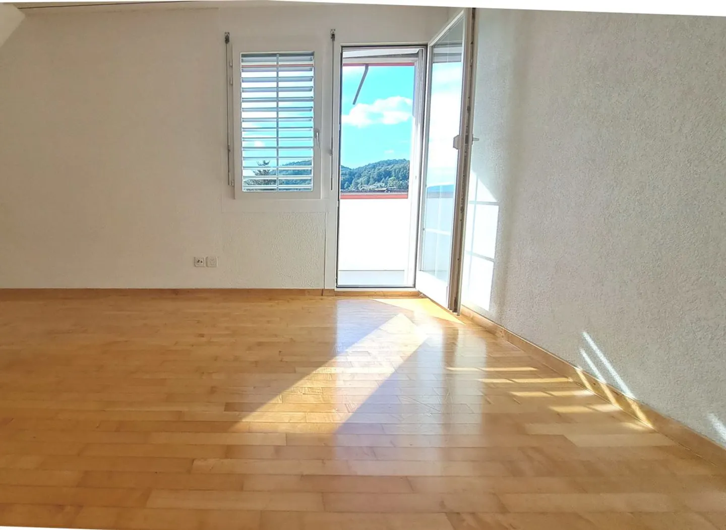 Charmante Dachwohnung mit Aussicht - Foto 8 von 11