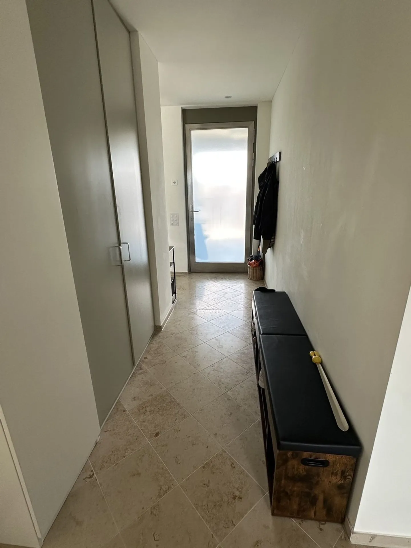 Bright furnished 3-person shared room with a view in Zurich for rent - Photo 3 of 6
