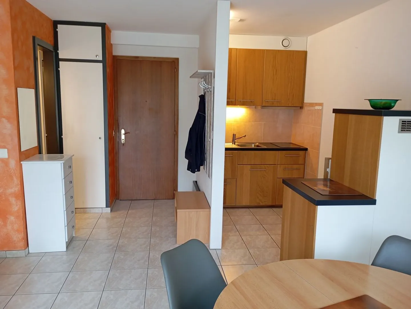 Monolocale arredato di 32m2 con vista in affitto a Sierre - Foto 5 di 5