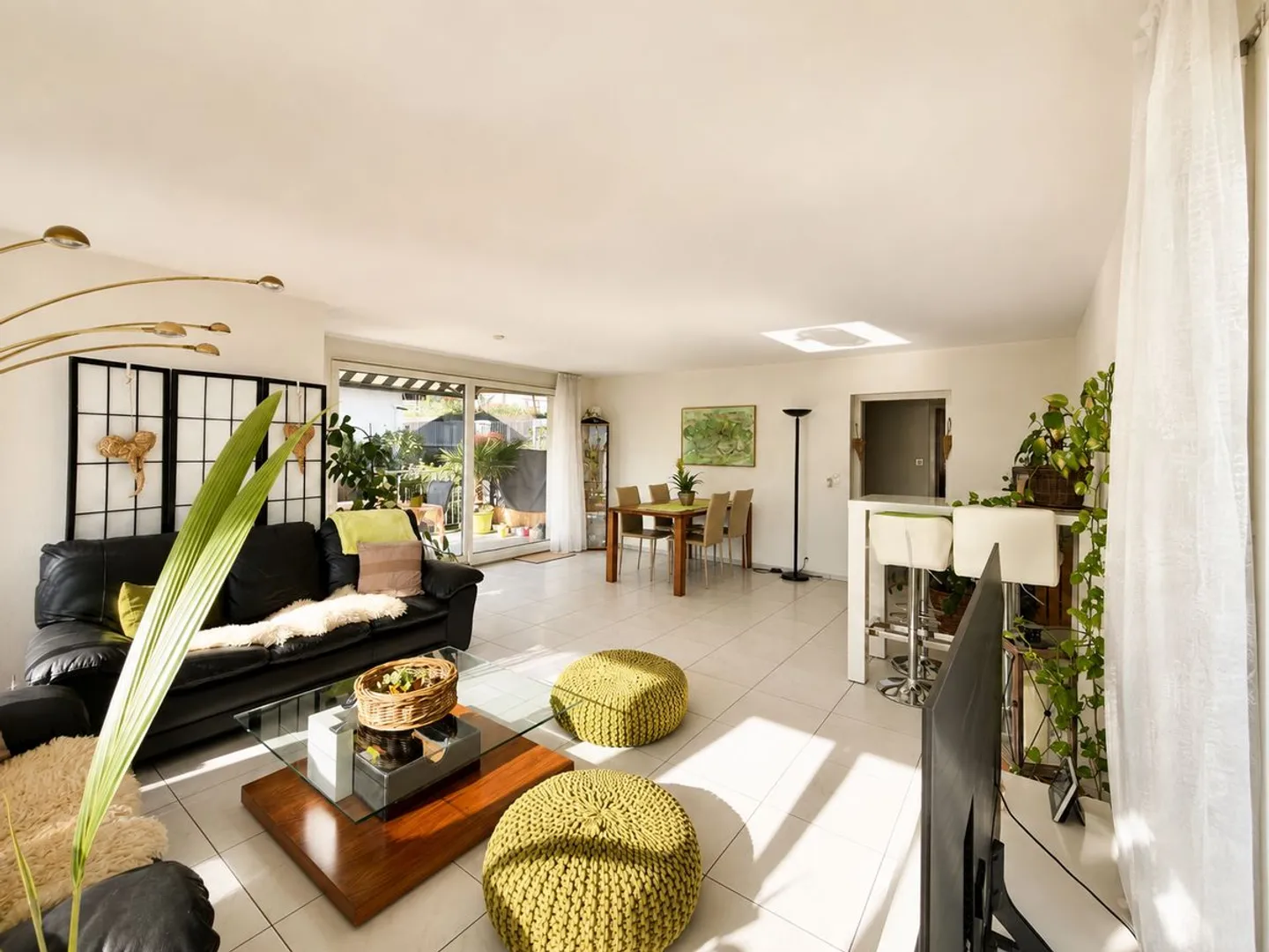 Well-maintained multi-family house with a wide view - Photo 5 of 10