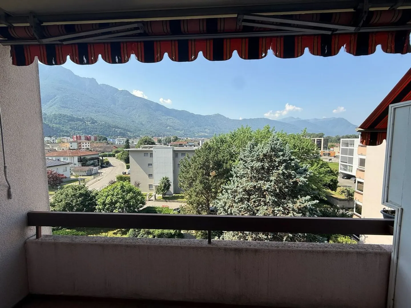 Wohnung mit Aussicht in Bellinzona, 2,5 Zimmer - Foto 1 von 12