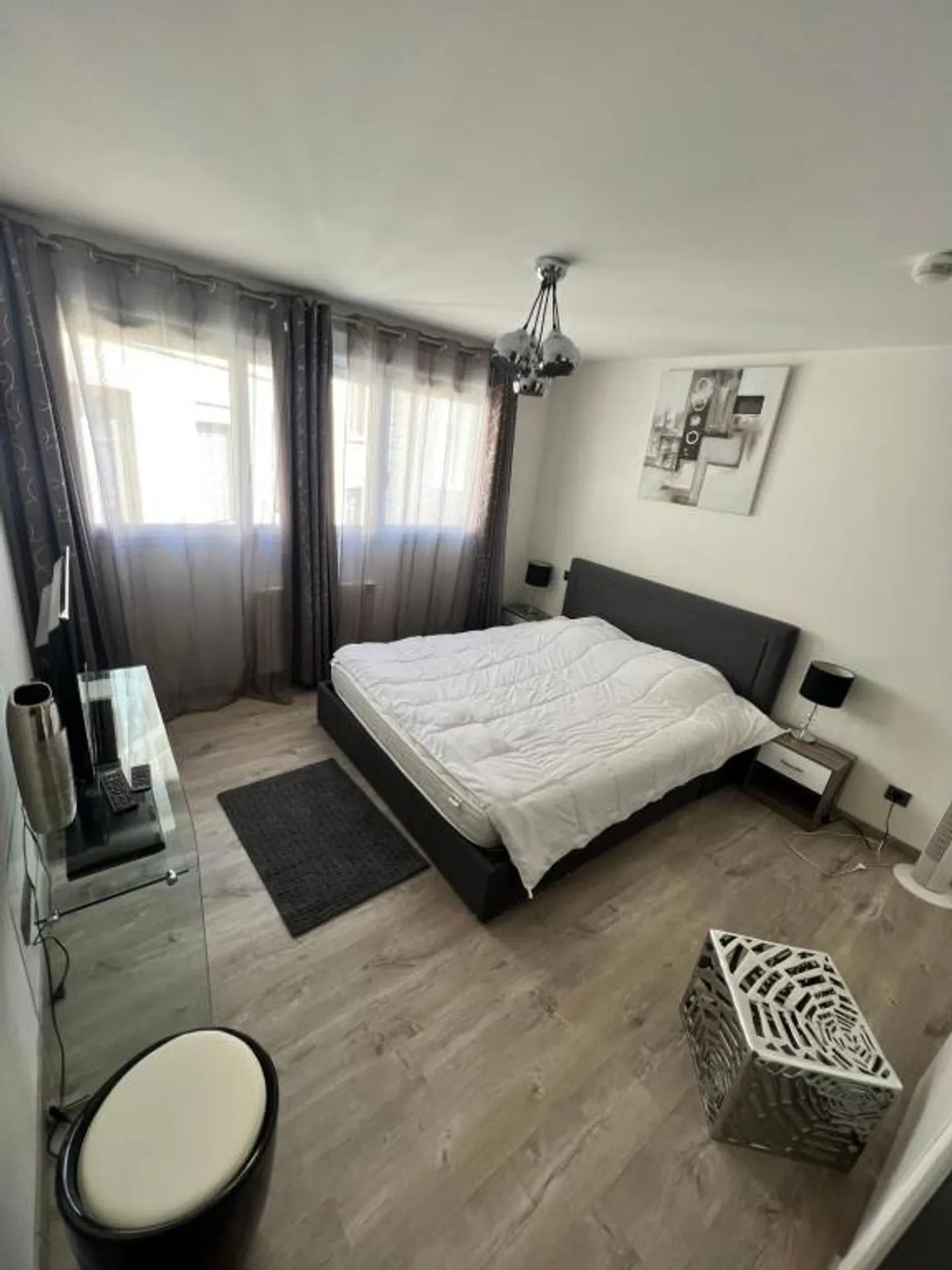 Studio with a View for Rent in the Heart of Nyon - Photo 1 of 7