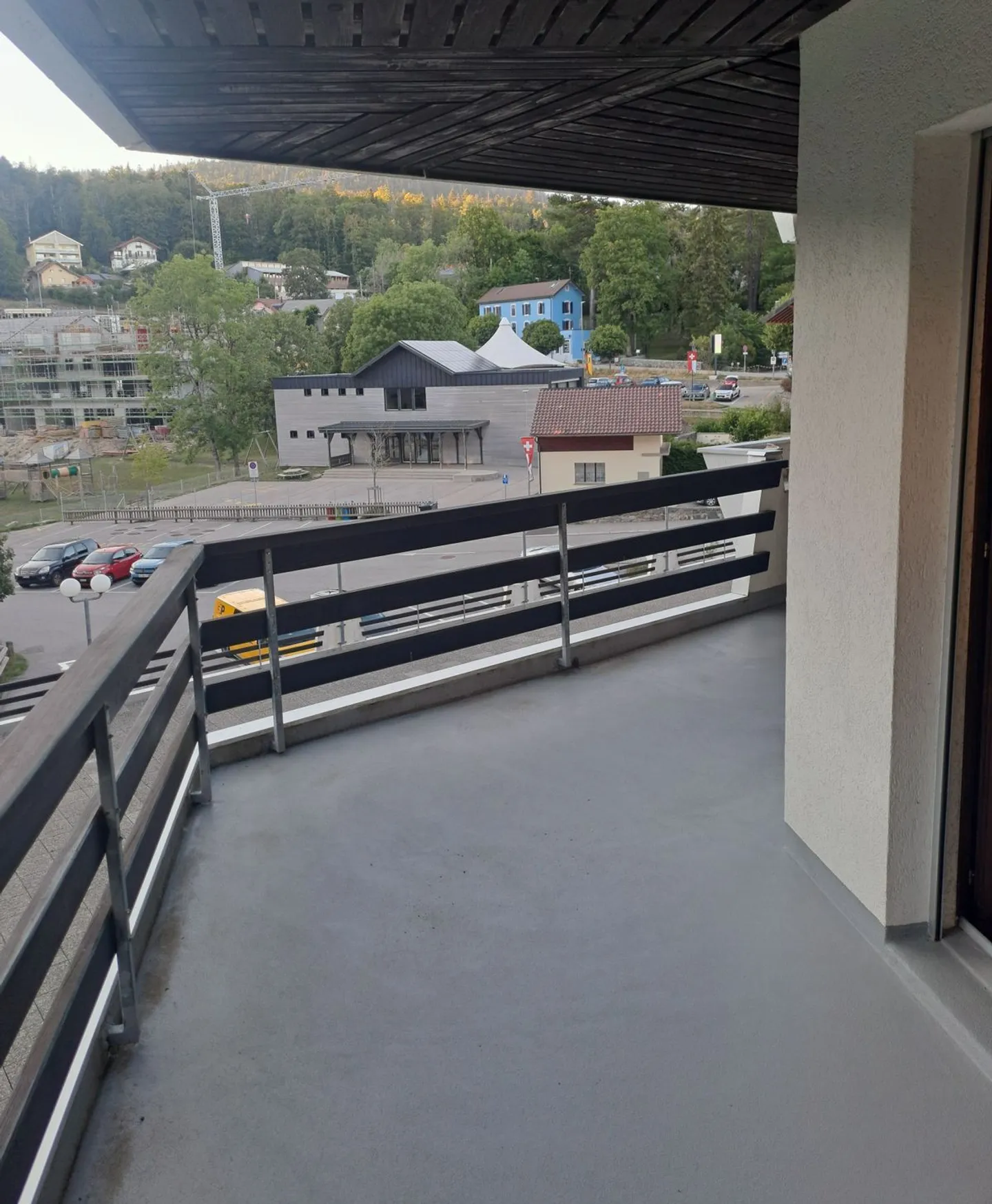 Charmant appartement meublé de 2,5 pièces avec grande terrasse et vue dégagée - Saint-Cergue - Foto 6 di 10