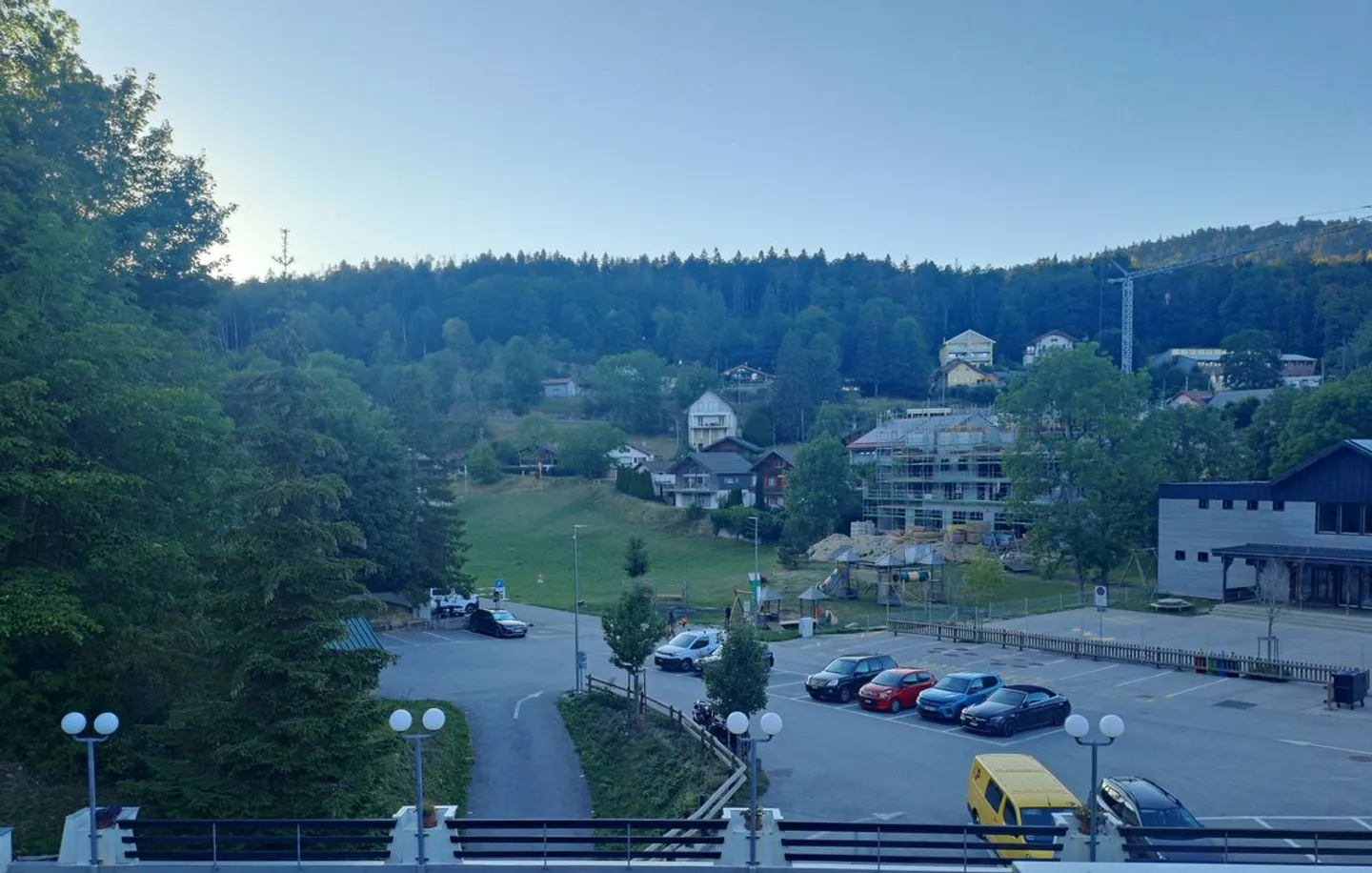Charmant appartement meublé de 2,5 pièces avec grande terrasse et vue dégagée - Saint-Cergue - Foto 1 di 10