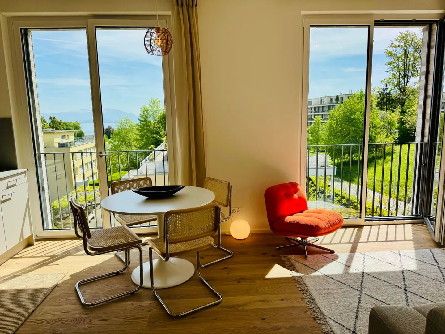Charmante 3,5-Zimmer-Wohnung mit Seeblick in Wädenswil - Foto 1 von 13
