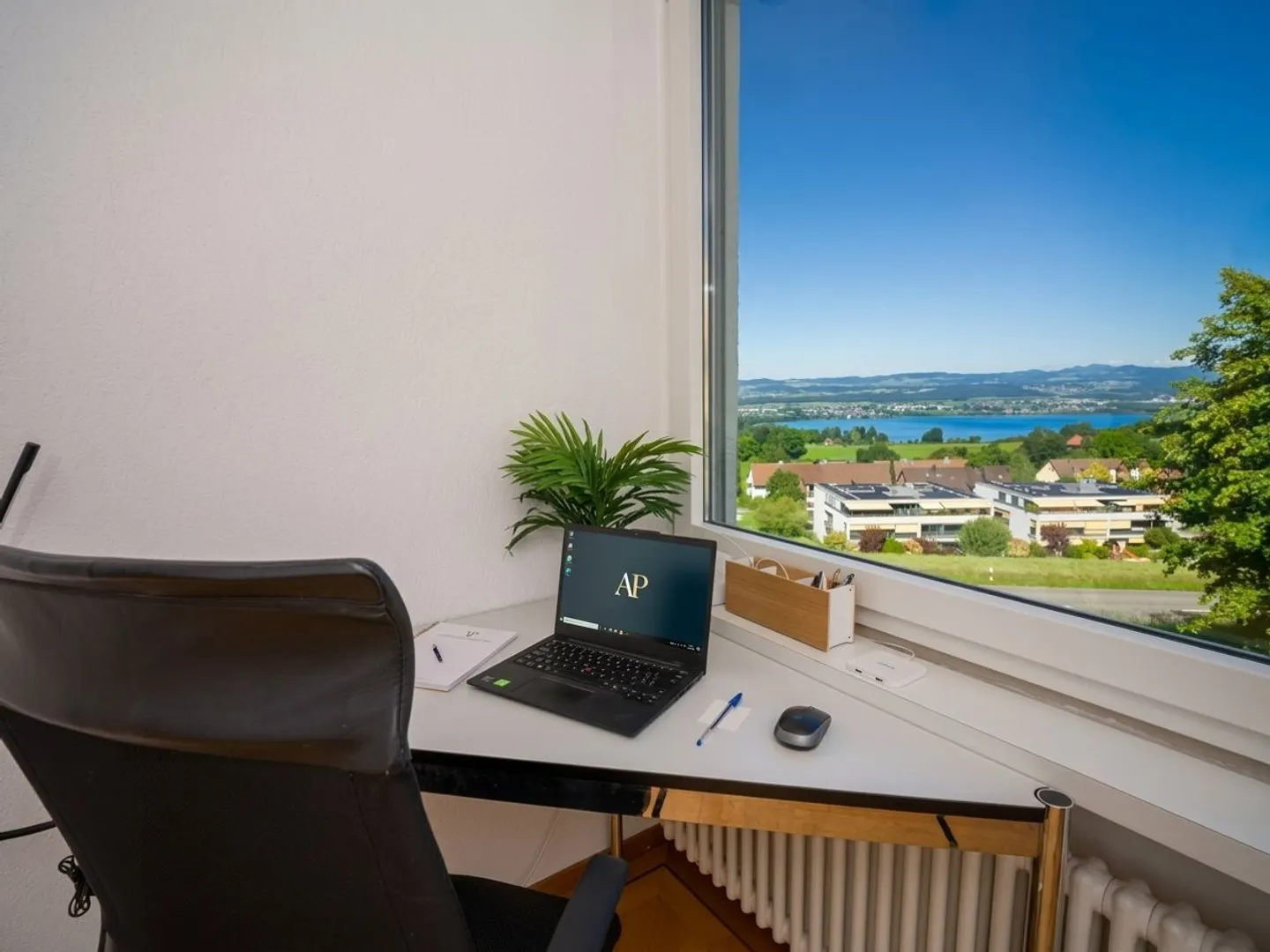 Furnished Business Apartment with Lake View, Home Cinema & Garage (15 Min. to Zurich) - Photo 2 of 13
