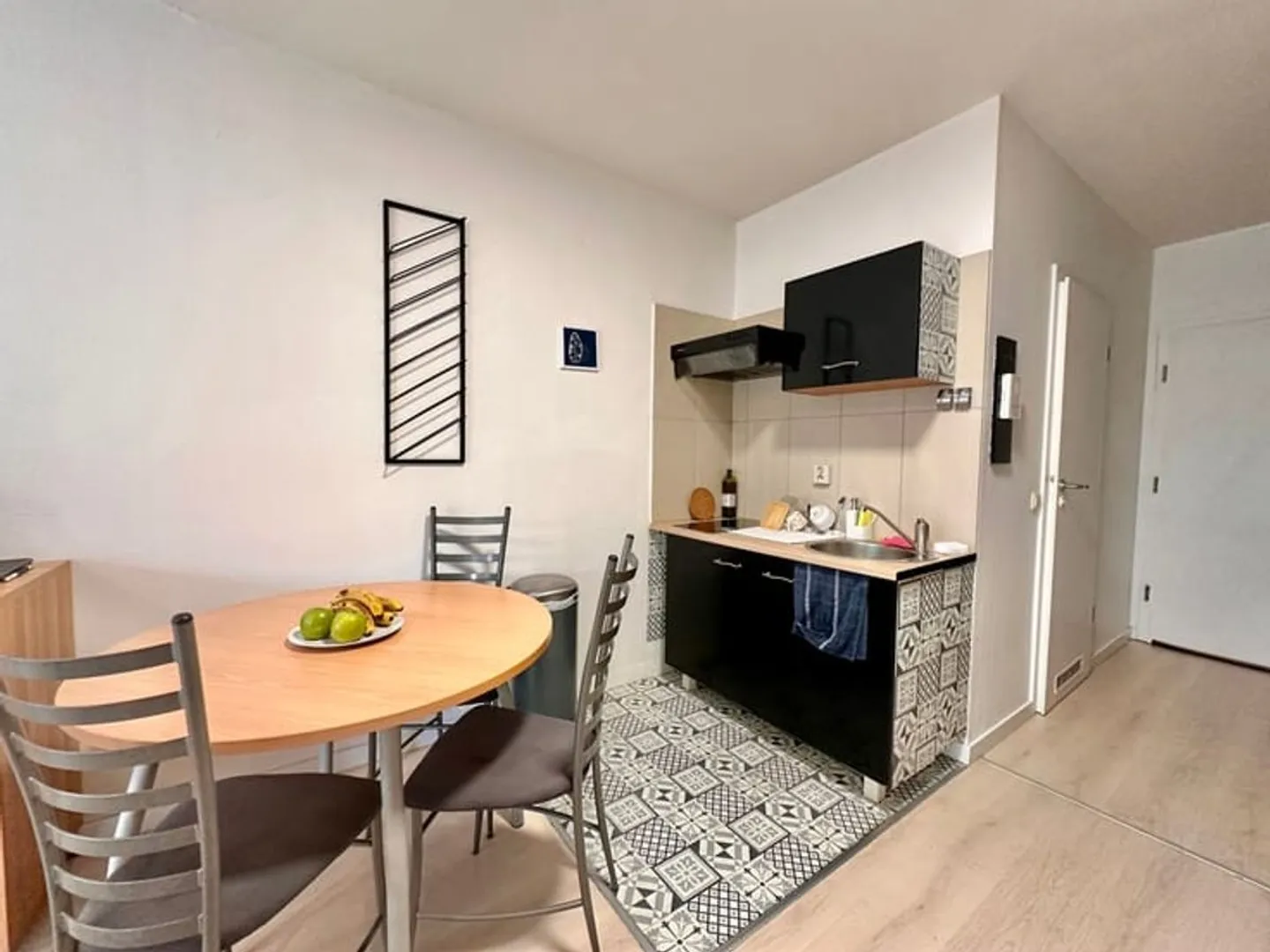 Charmantes 24m² Studio im Zentrum von Yverdon-les-Bains - Foto 2 von 7