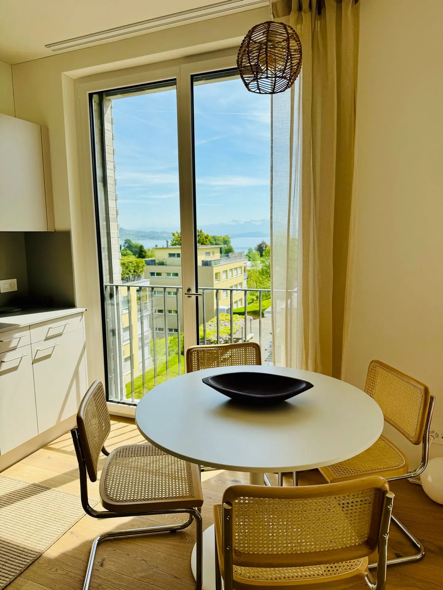 Charmante 3,5-Zimmer-Wohnung mit Seeblick in Wädenswil - Foto 11 von 13