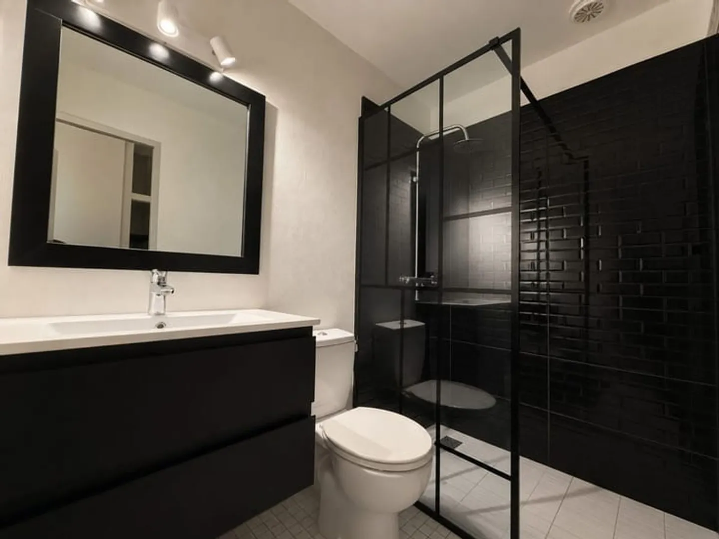 STUDIO 26m² in einem Gebäude mit Aufzug in der Nähe des Zentrums - Foto 3 von 6