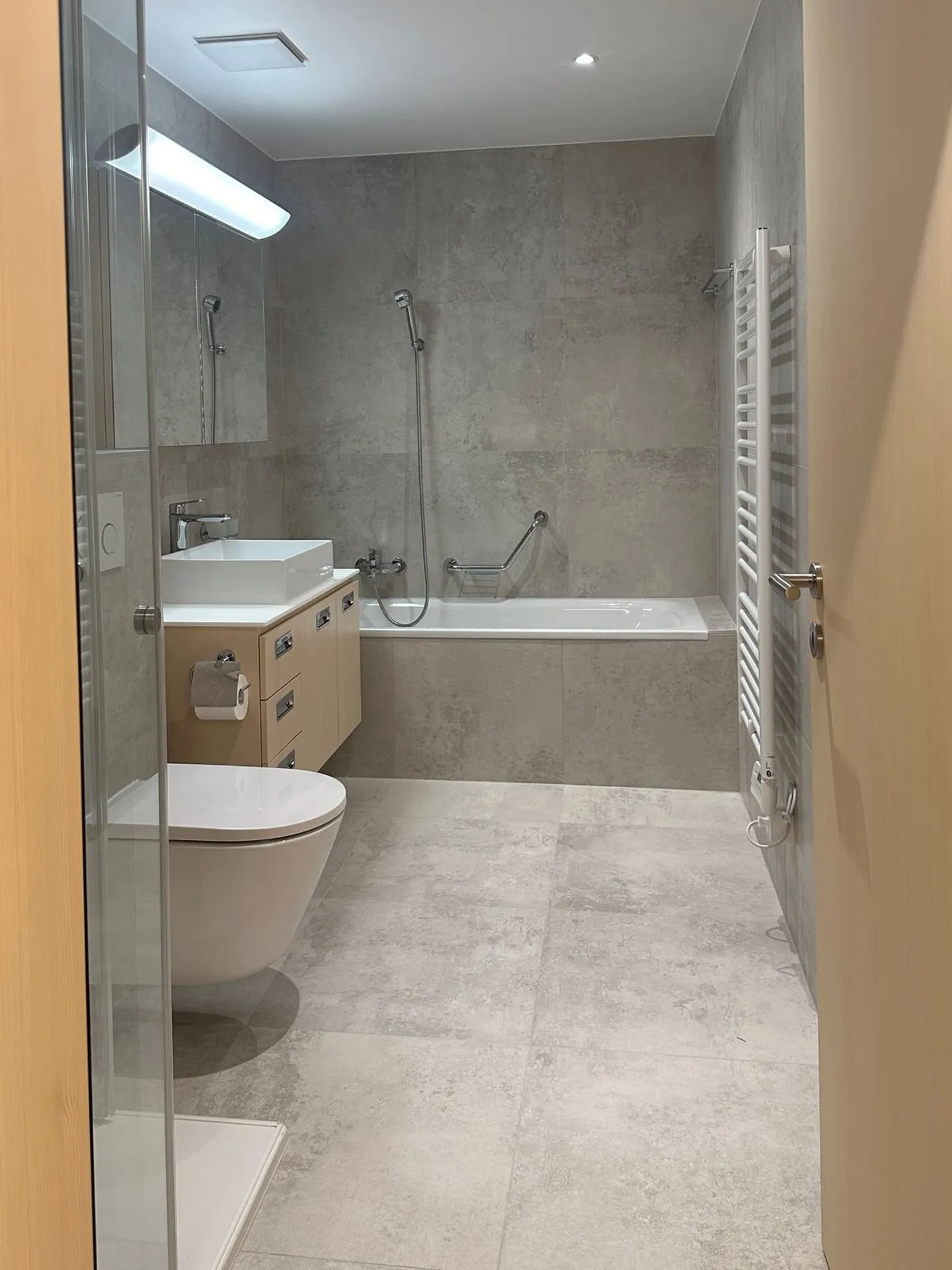 Spacious Semi-Detached House for Rent in Martigny, Available from September 1, 2026 - Photo 11 of 13