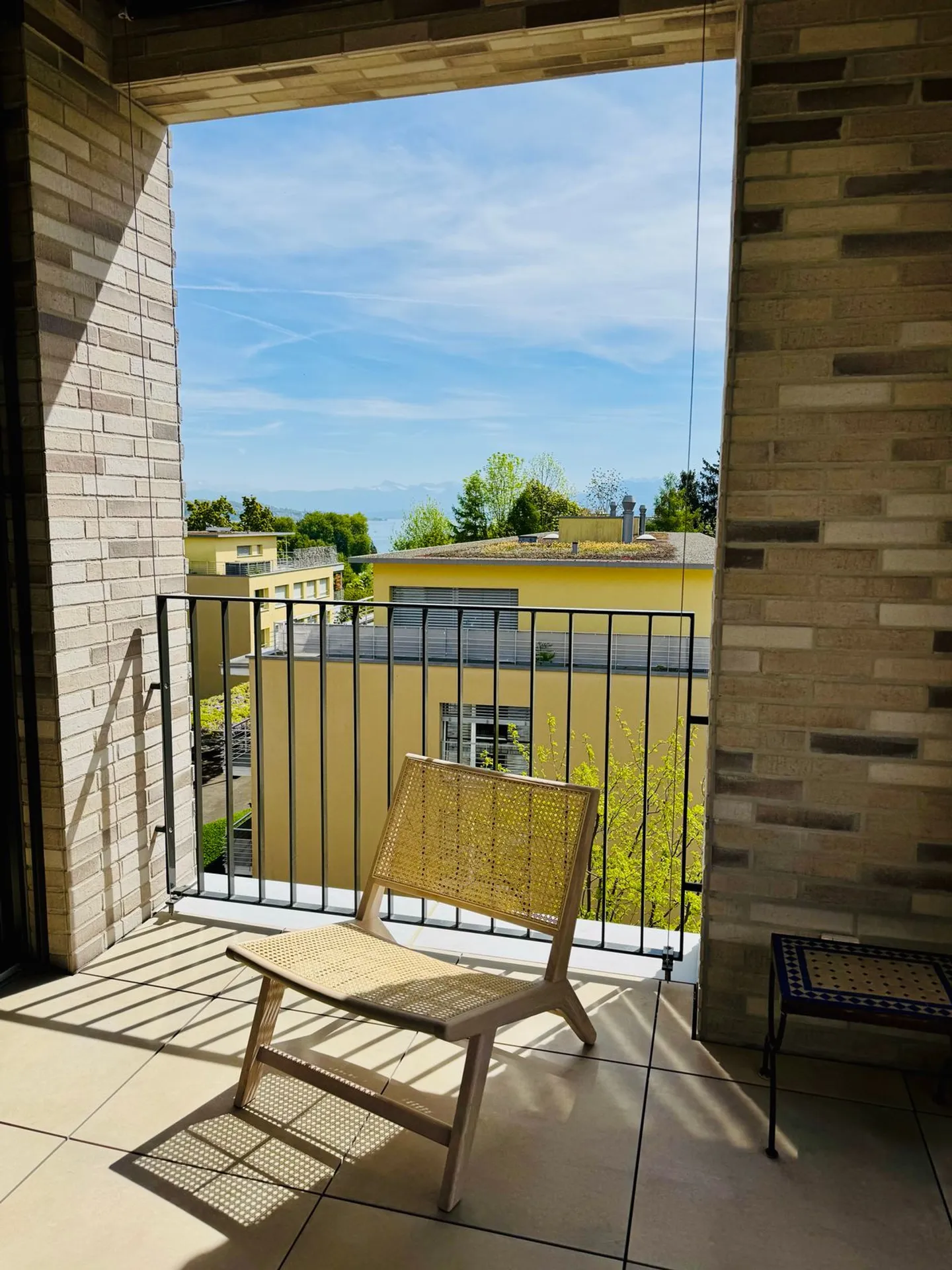 Charmante 3,5-Zimmer-Wohnung mit Seeblick in Wädenswil - Foto 3 von 13
