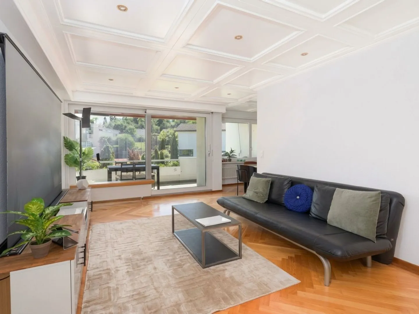 Furnished Business Apartment with Lake View, Home Cinema & Garage (15 Min. to Zurich) - Photo 4 of 13