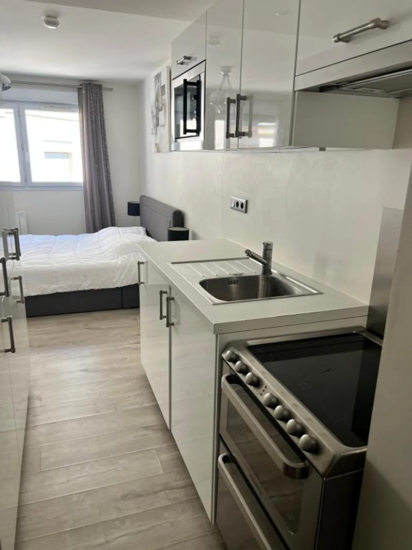 Studio with a View for Rent in the Heart of Nyon - Photo 4 of 7