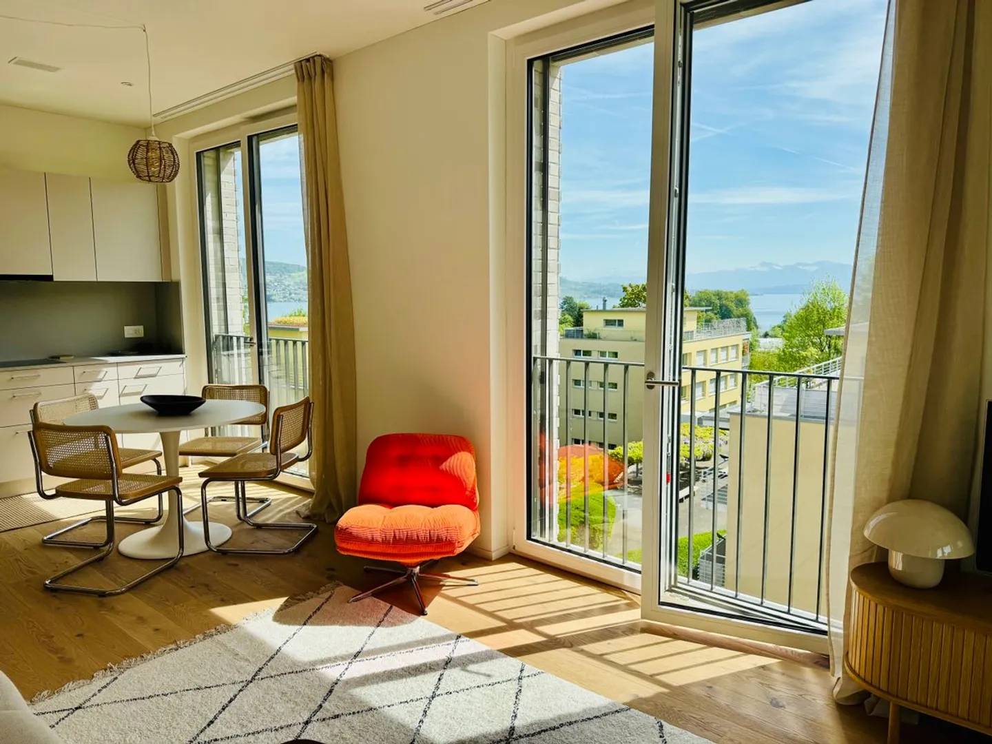 Charmante 3,5-Zimmer-Wohnung mit Seeblick in Wädenswil - Foto 10 von 13