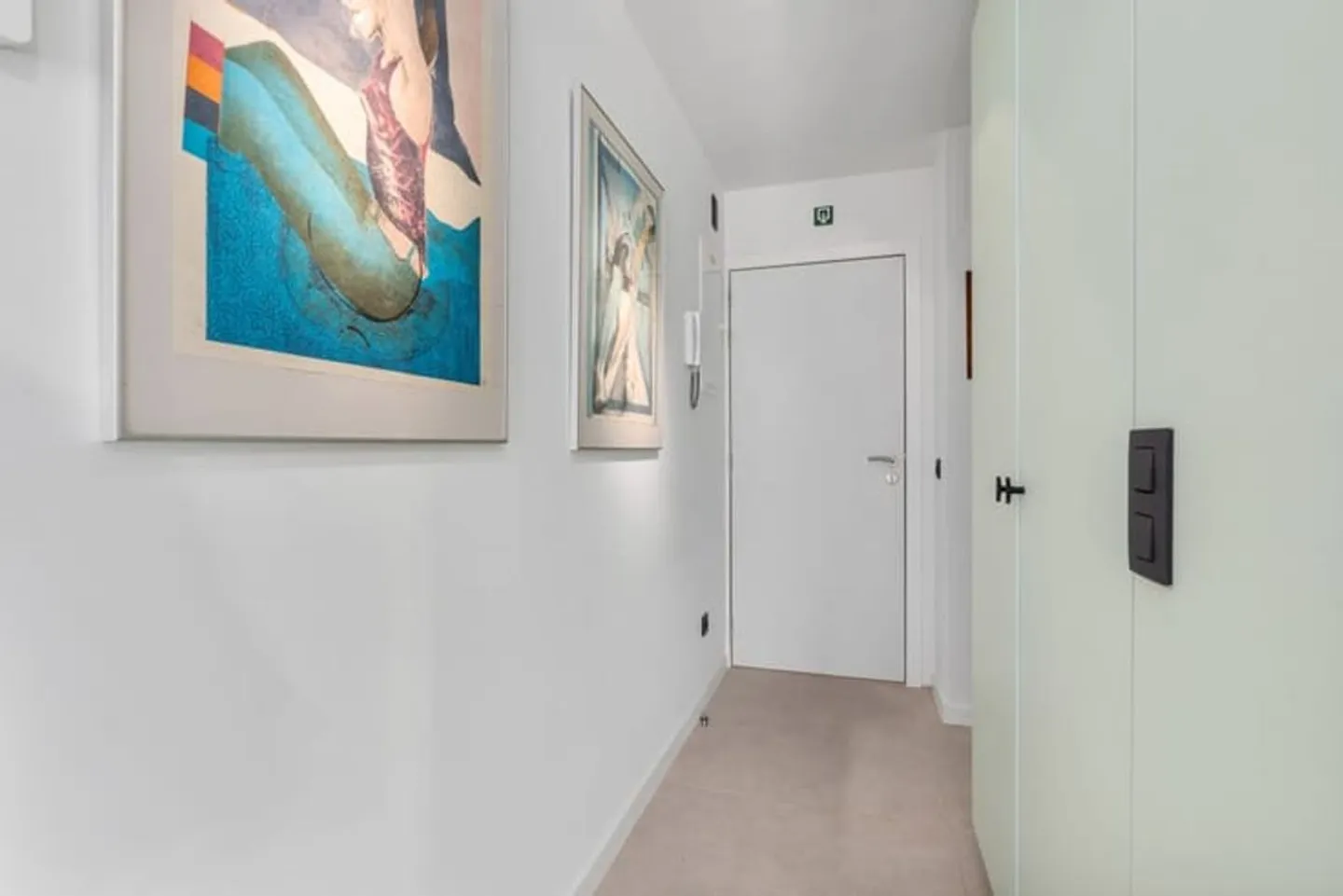 Renovated Studio in the Heart of Basel with Sun-Oriented Terrace - Photo 5 of 7