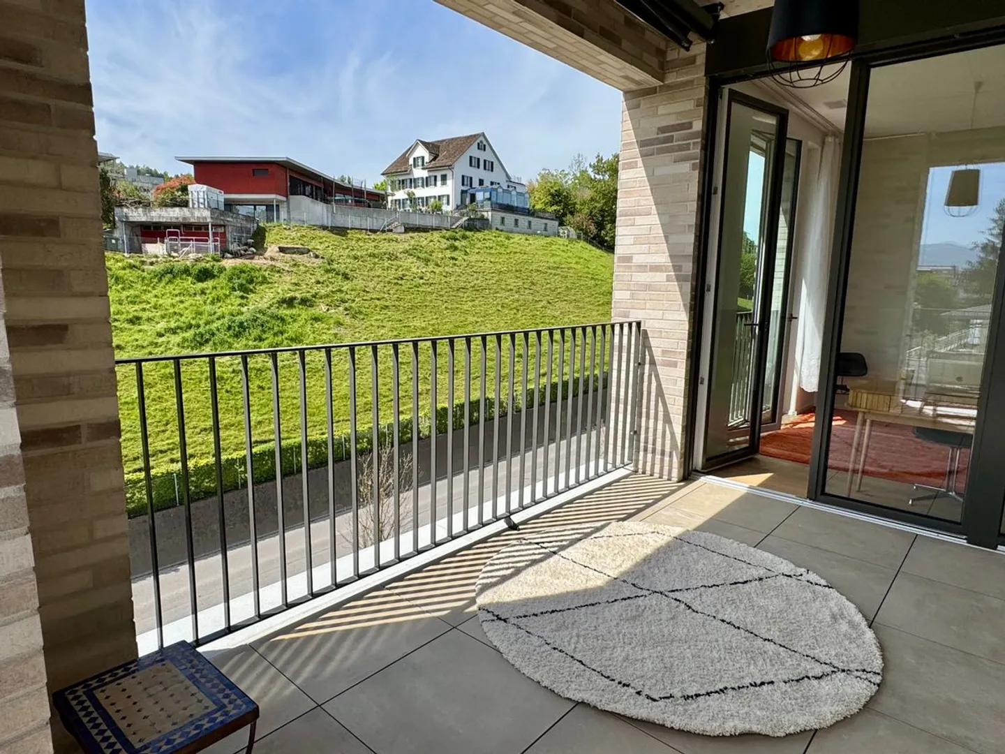 Charmante 3,5-Zimmer-Wohnung mit Seeblick in Wädenswil - Foto 4 von 13