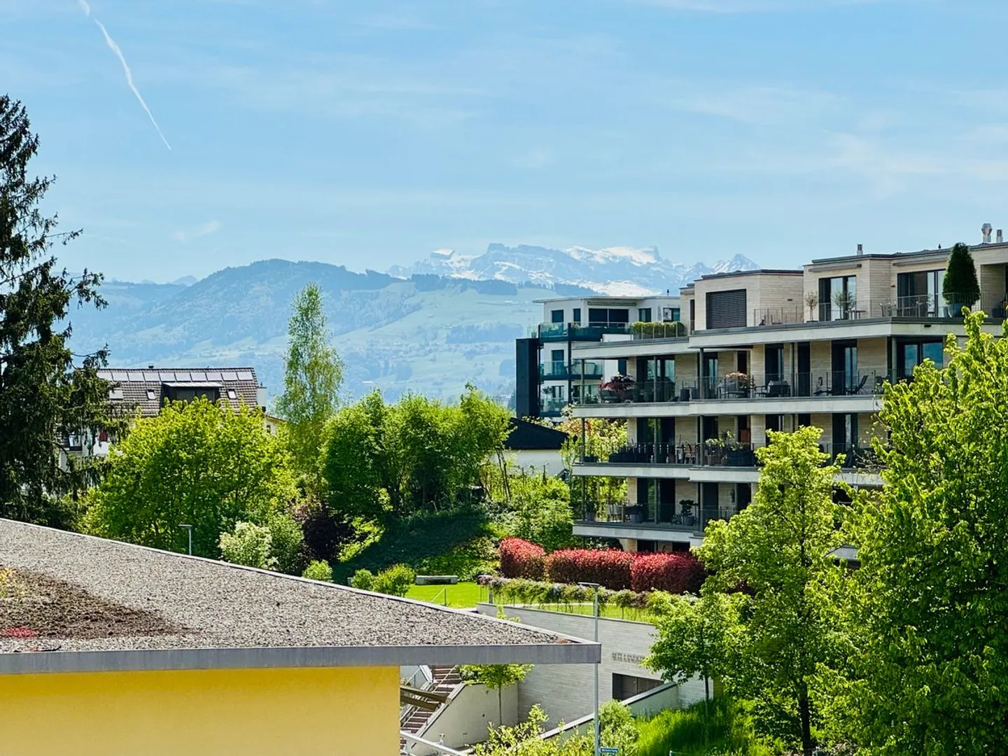 Charmante 3,5-Zimmer-Wohnung mit Seeblick in Wädenswil - Foto 9 von 13