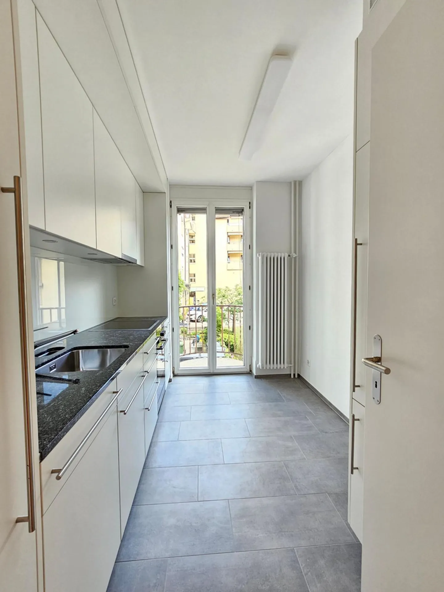 Flatmate wanted: bright room in a renovated 3-room apartment, Zurich-Oerlikon - Foto 2 von 9