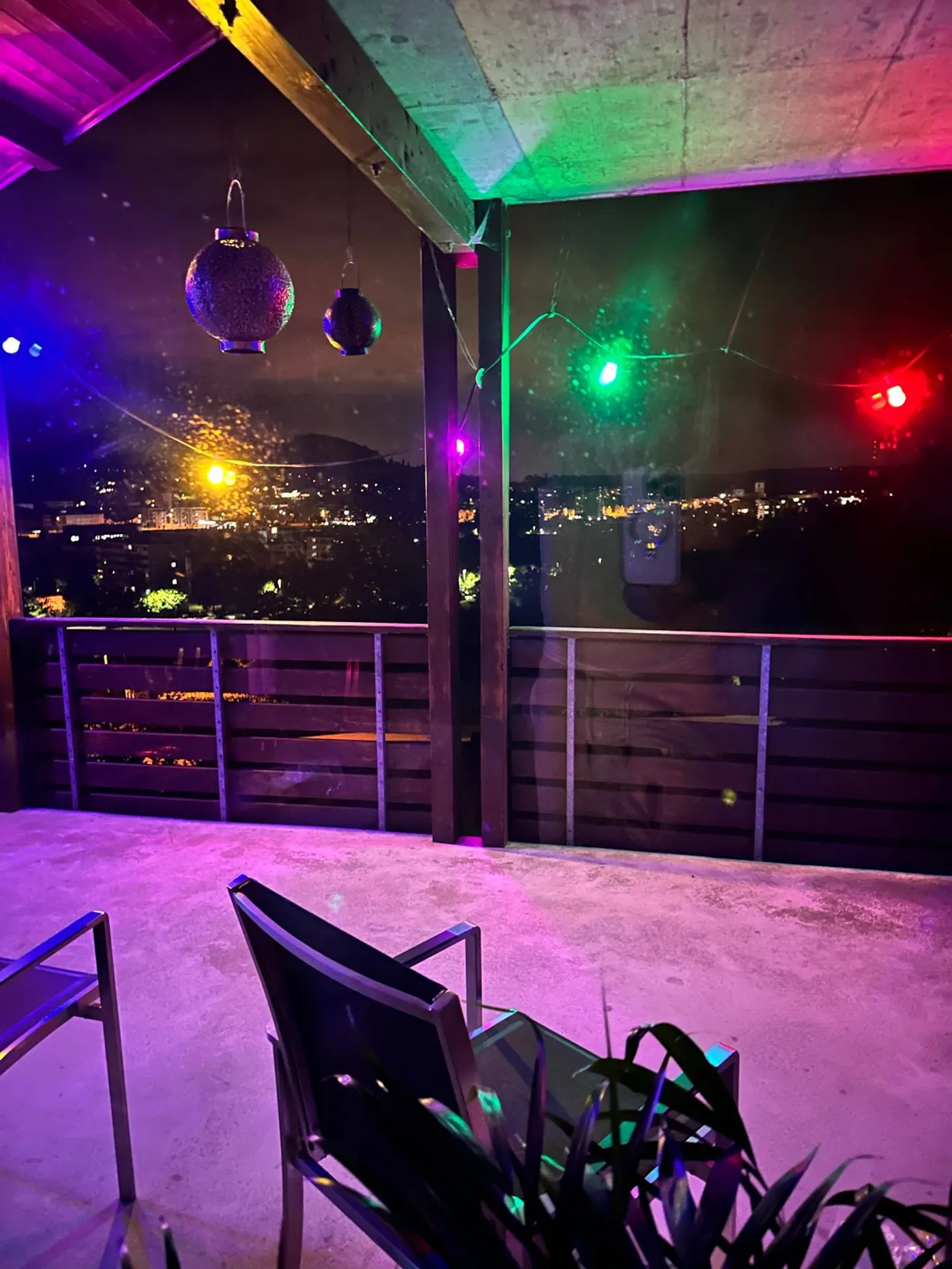 Stilvolles Zimmer mit Balkonblick - Foto 6 von 7