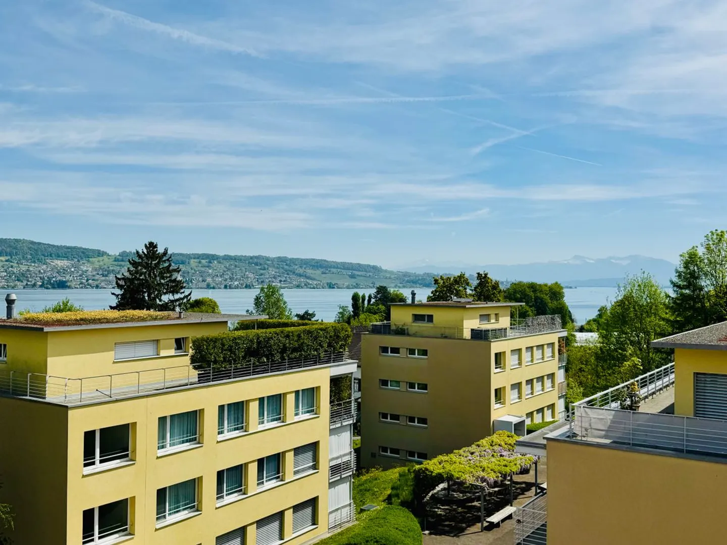 Charmante 3,5-Zimmer-Wohnung mit Seeblick in Wädenswil - Foto 8 von 13