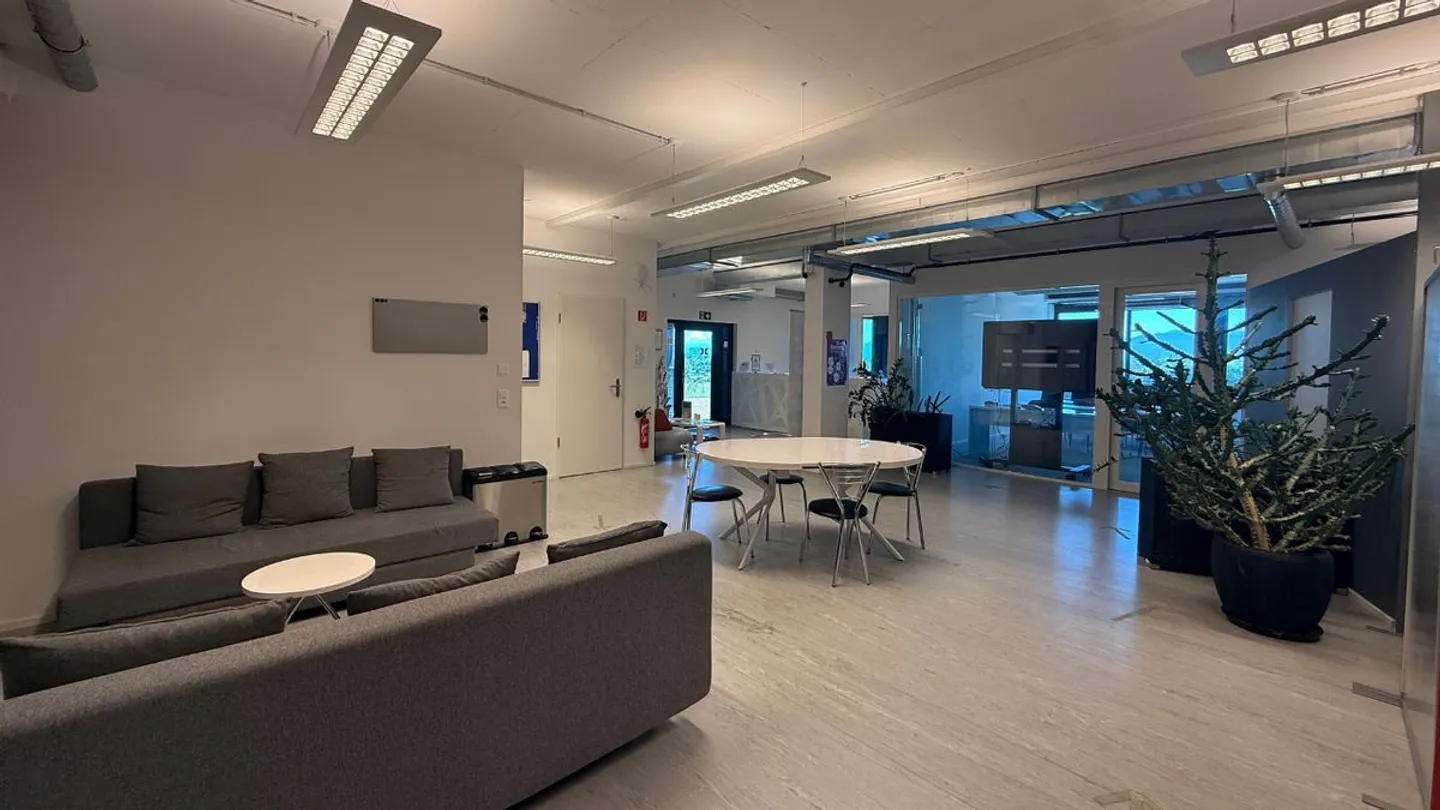 Magnificent commercial premises of 490m² for takeover in Gland - Photo 4 of 5
