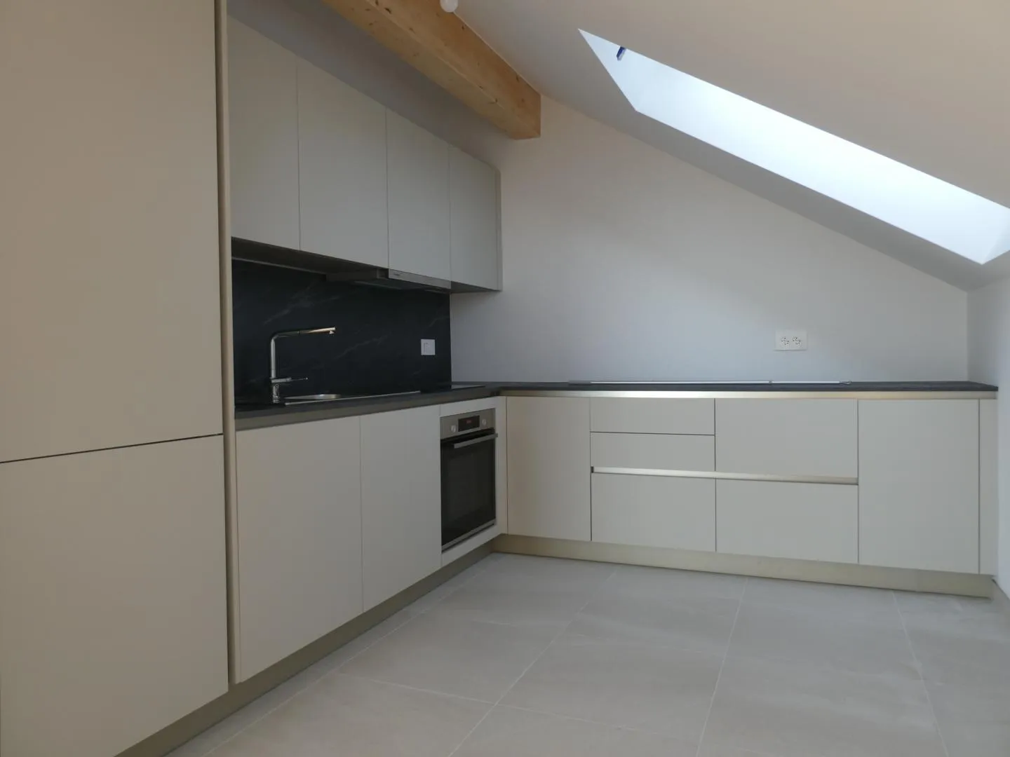 Magnificent 110m2 apartment with panoramic view - Photo 3 of 5