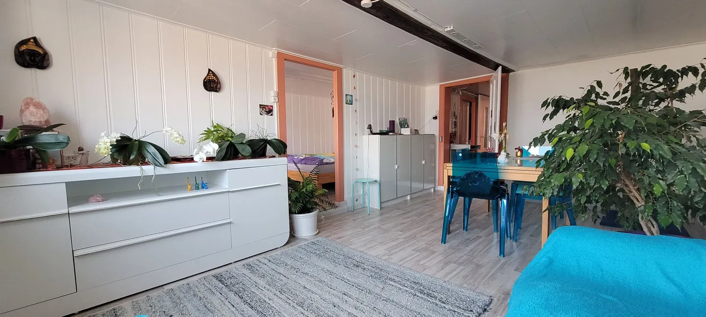 Bright and cozy furnished 2.5 room apartment in Varen - Photo 3 of 8