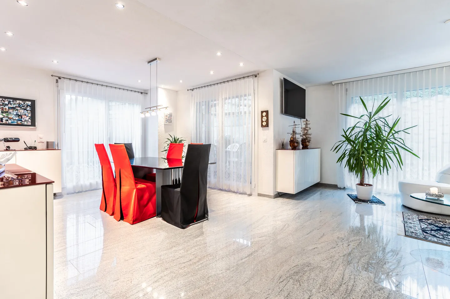 Large Single-Family House in Prime Location with View over the Limmat Valley - Photo 7 of 13