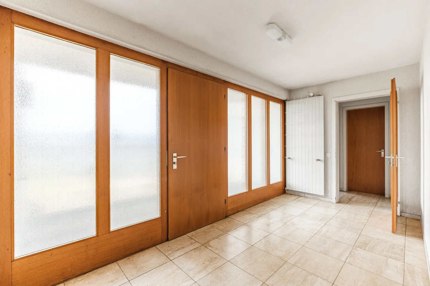 Characterful 10-room property in prime location in Wohlen - Photo 3 of 13
