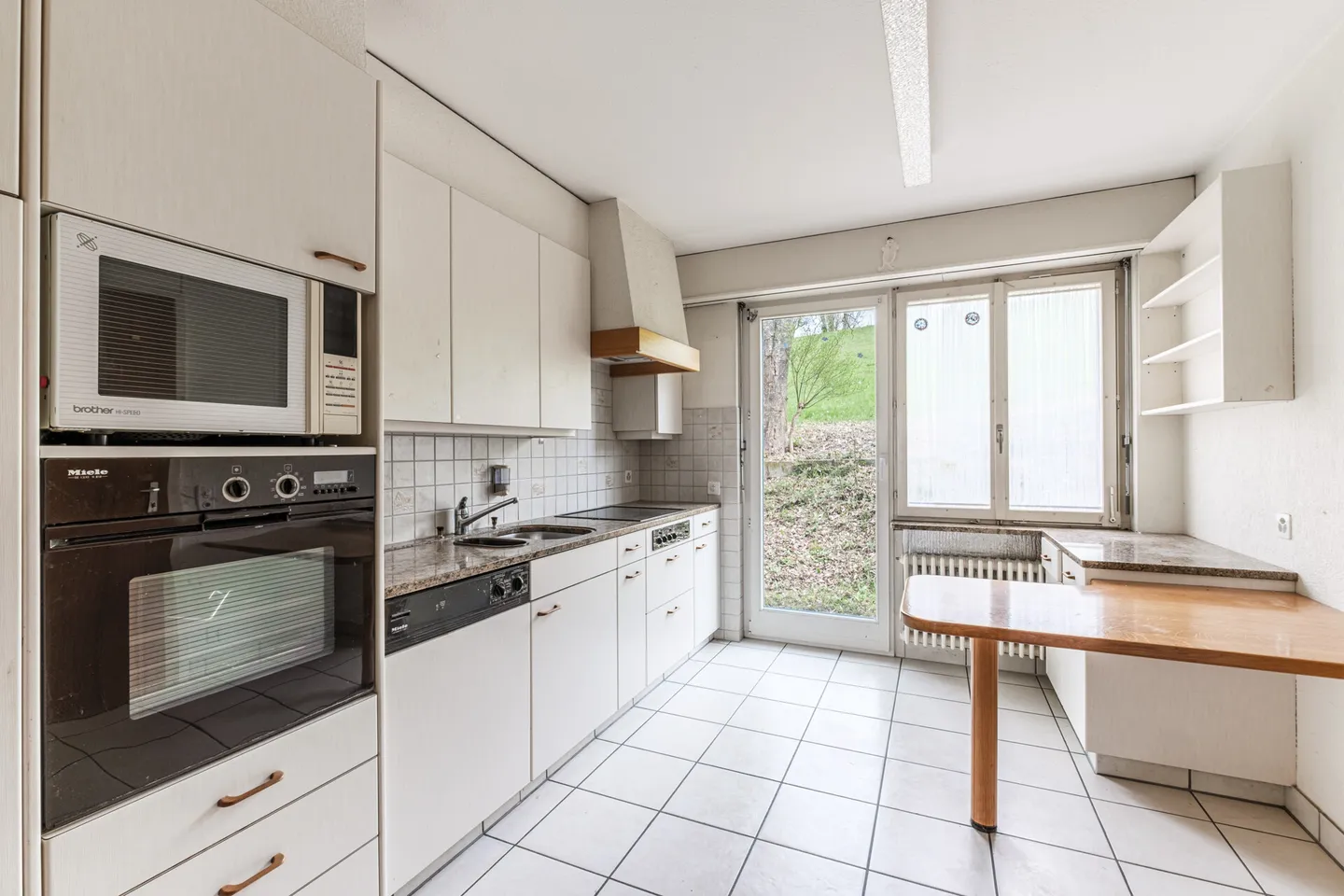 Characterful 10-room property in prime location in Wohlen - Photo 11 of 13