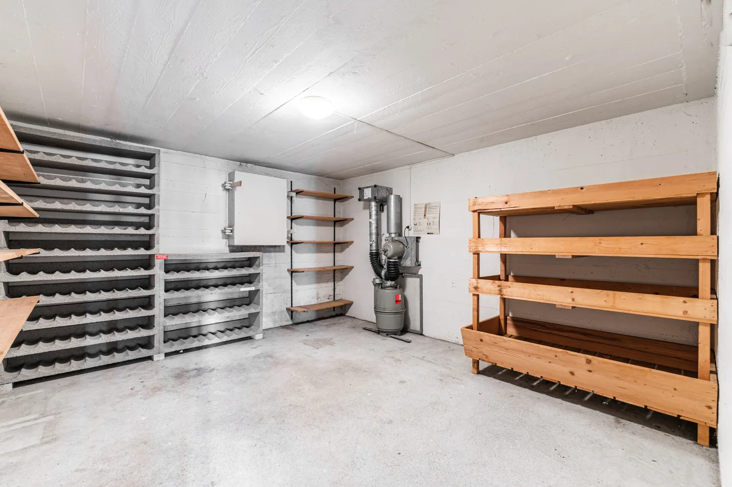 Characterful 10-room property in prime location in Wohlen - Photo 8 of 13