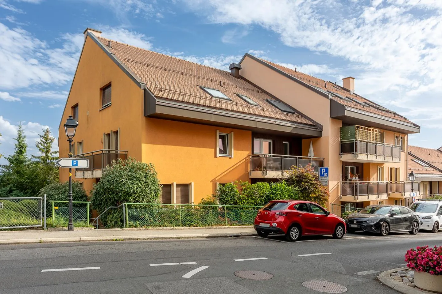 Superb 2.5-room duplex renovated with panoramic views of Lake Geneva, the Alps, and Lavaux - Photo 10 of 11
