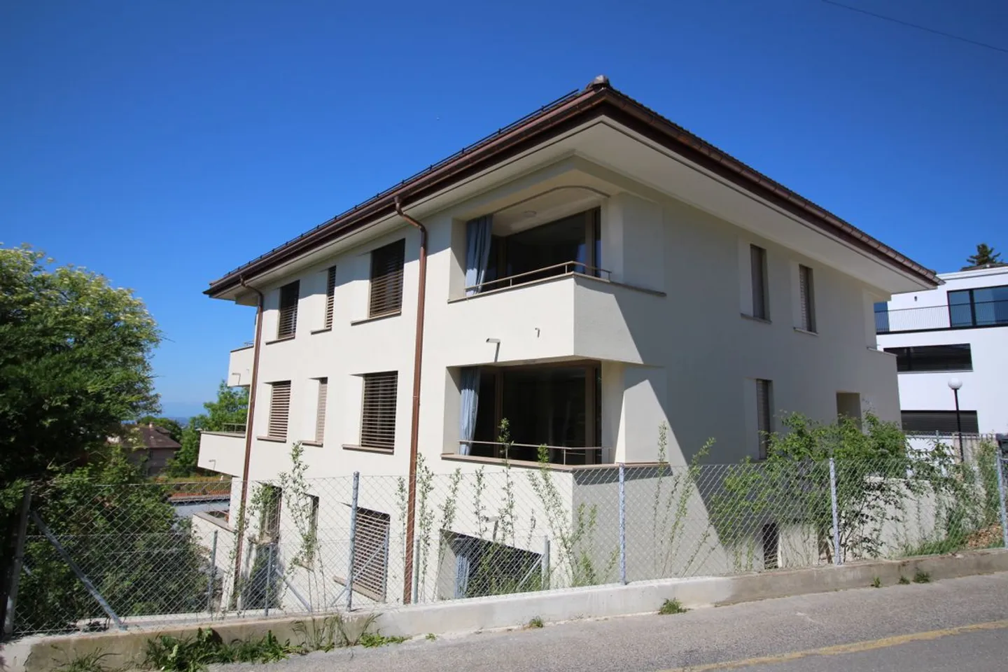 Studio moderne avec vue sur le lac - Photo 10 sur 12