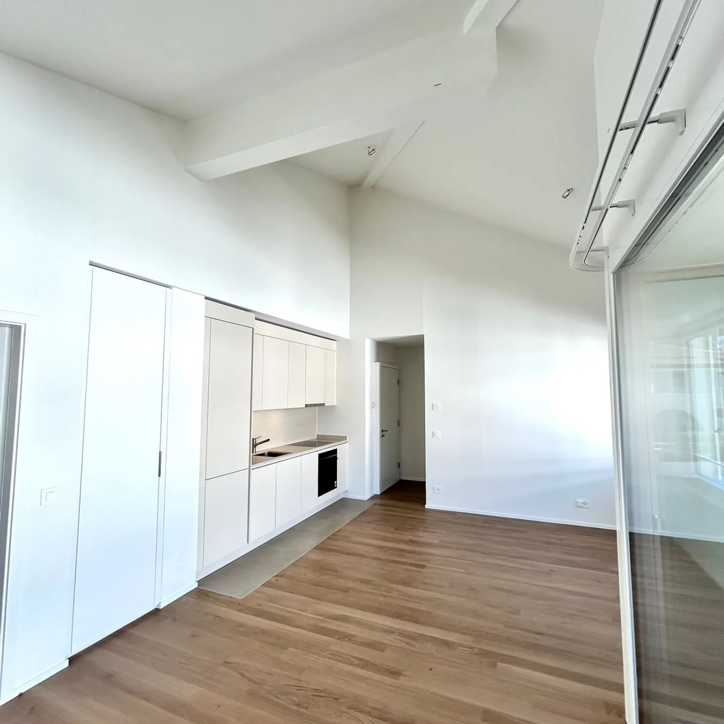 Studio moderne avec vue sur le lac - Photo 4 sur 7