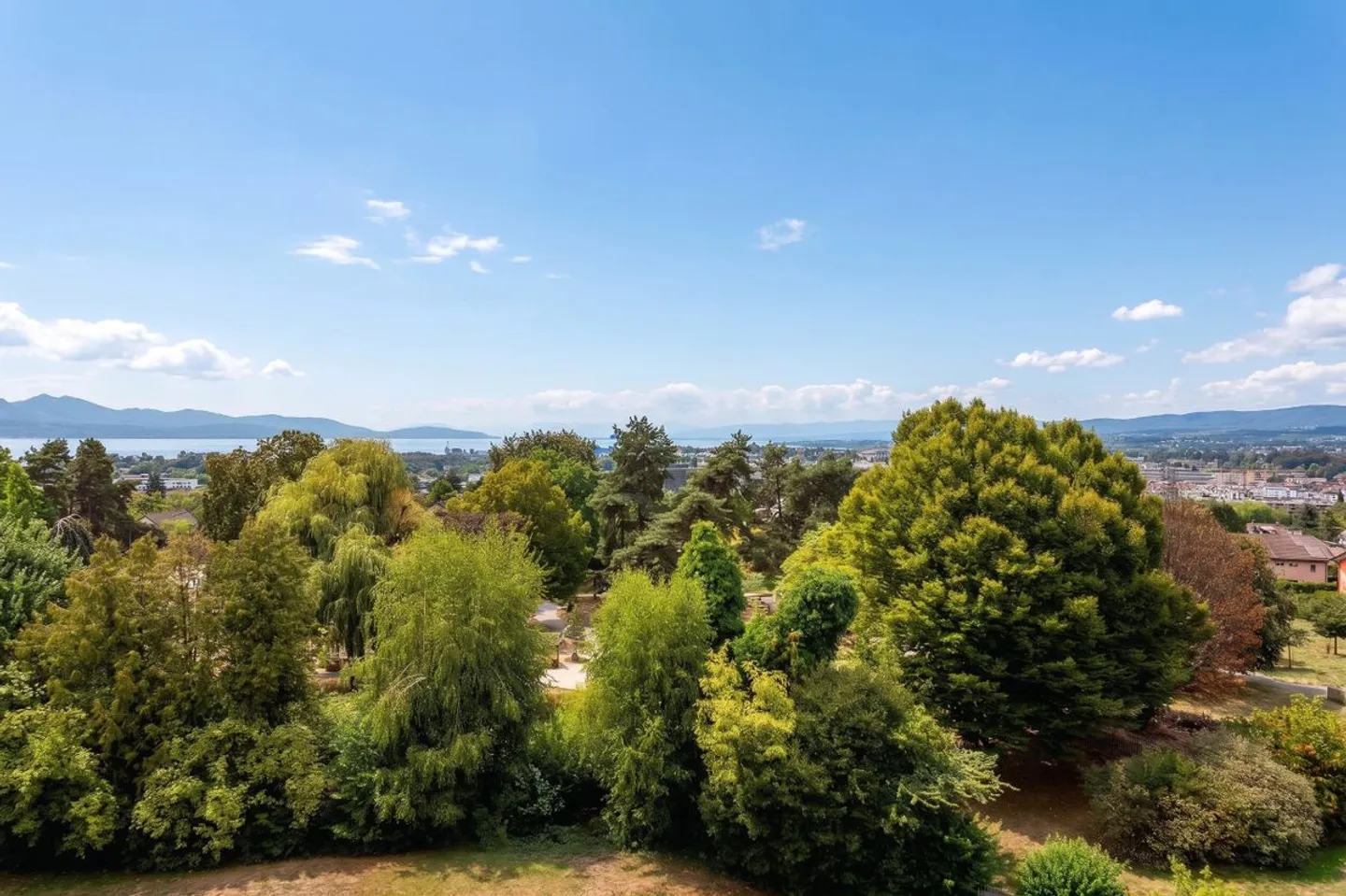 Eine privilegierte Wohnumgebung zwischen Grün, Licht und Panorama - Foto 1 von 10