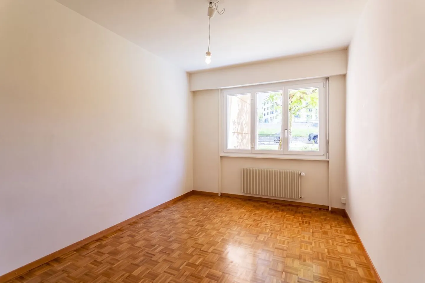 Nel cuore di un ambiente verde, scopri questo spazioso appartamento in stile vintage di 4,5 locali! - Foto 8 di 10