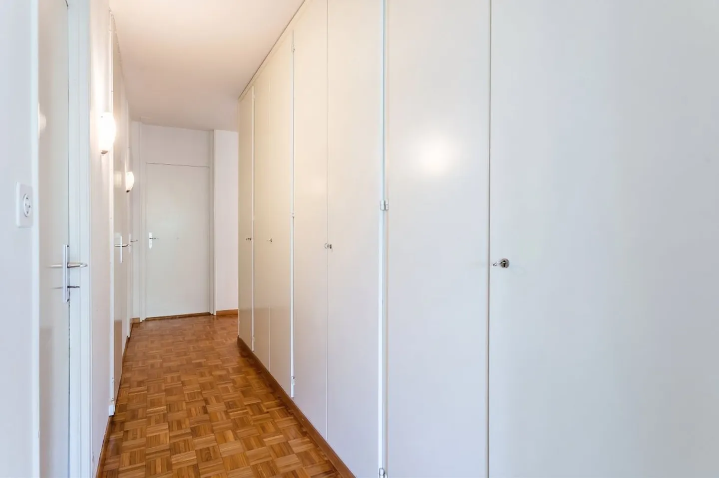 Nel cuore di un ambiente verde, scopri questo spazioso appartamento in stile vintage di 4,5 locali! - Foto 10 di 10