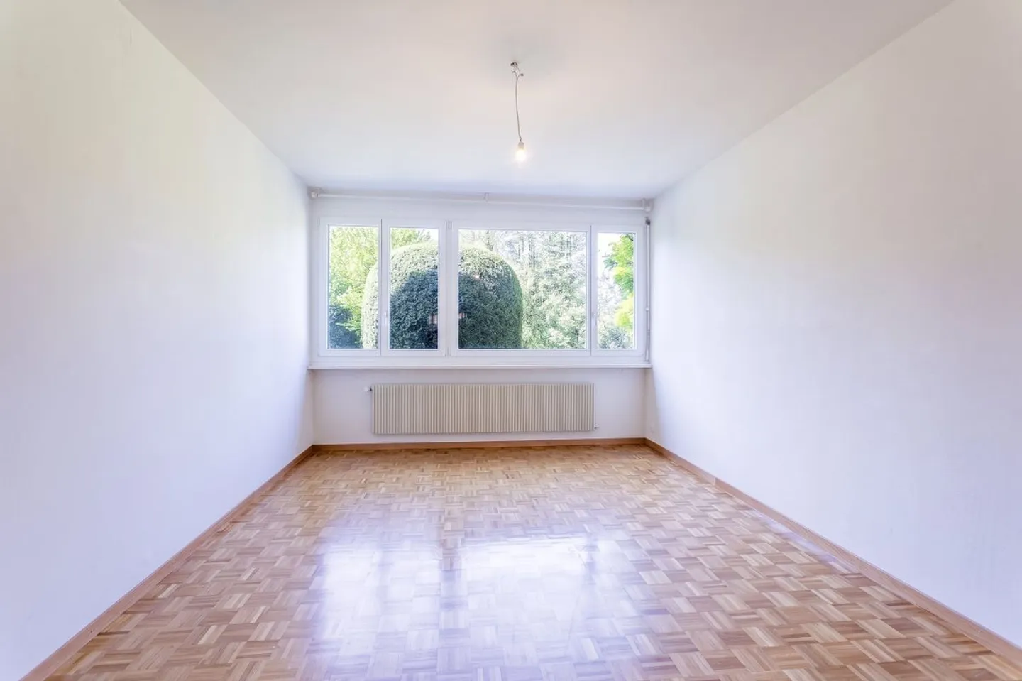 Nel cuore di un ambiente verde, scopri questo spazioso appartamento in stile vintage di 4,5 locali! - Foto 9 di 10