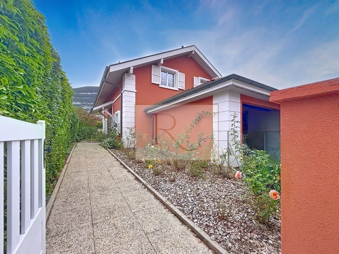 For Sale - Detached House in Veyrier - Photo 1 of 9