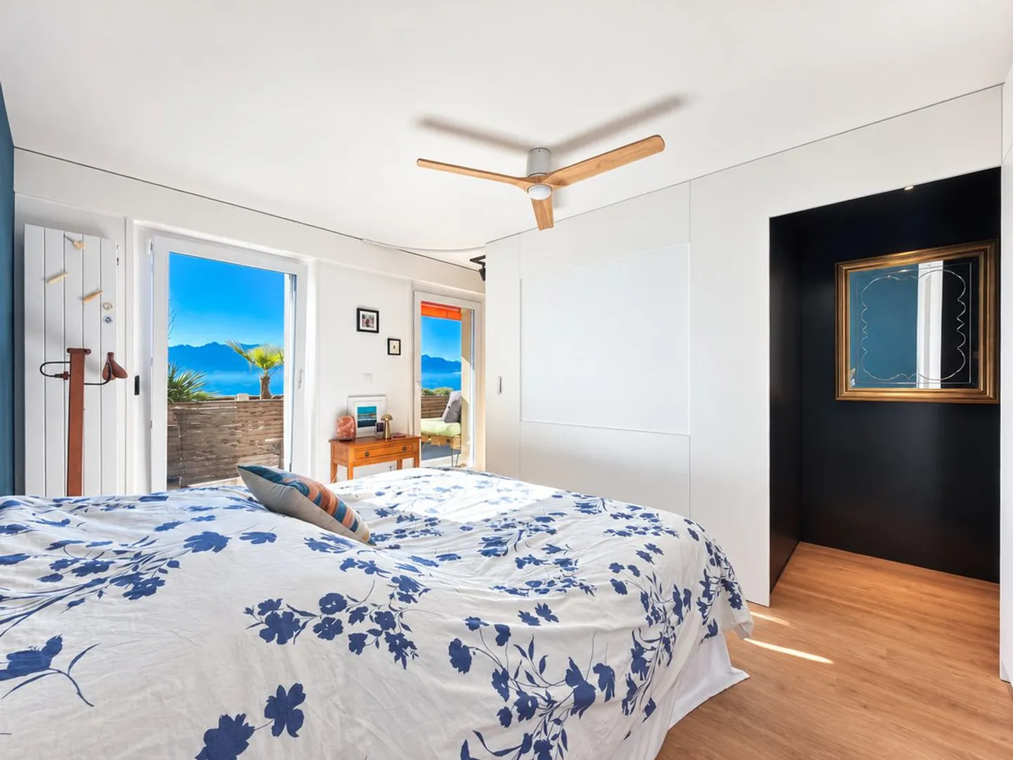 Elegant 2.5 room renovated apartment, panoramic view of the lake and the Alps - Photo 11 of 13
