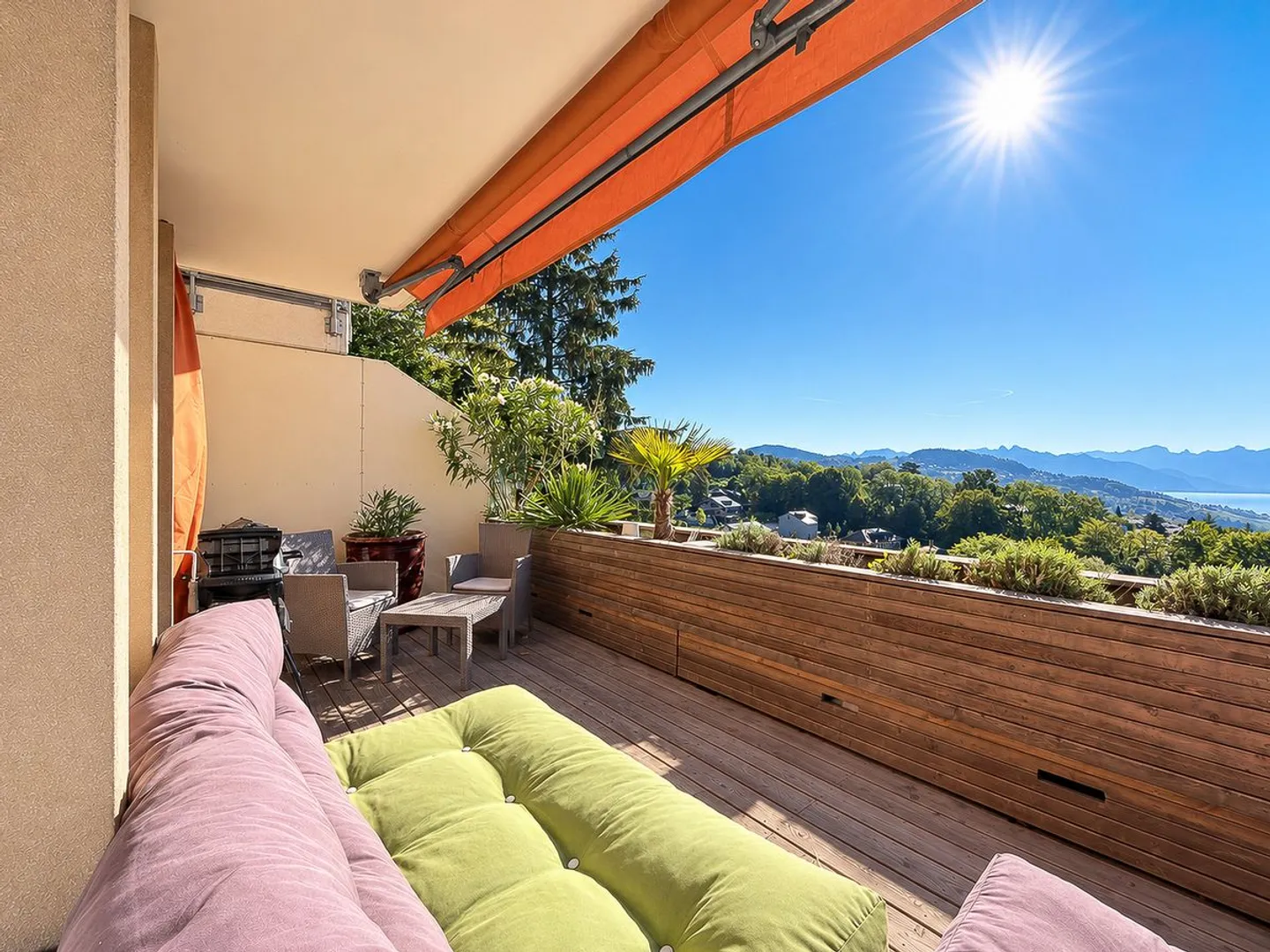 Elegant 2.5 room renovated apartment, panoramic view of the lake and the Alps - Photo 13 of 13