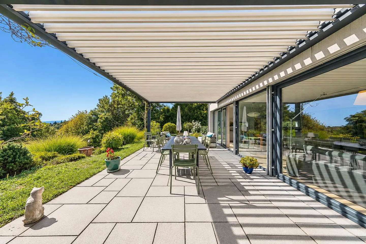 Superb family villa - Photo 4 of 13