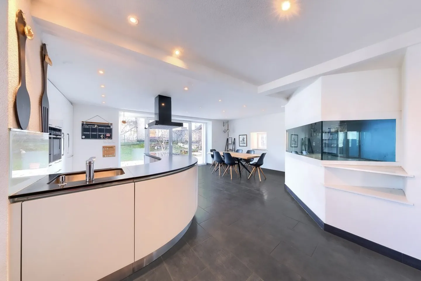 Exclusivity - Fully renovated detached house with large workshop and garage - Photo 4 of 13