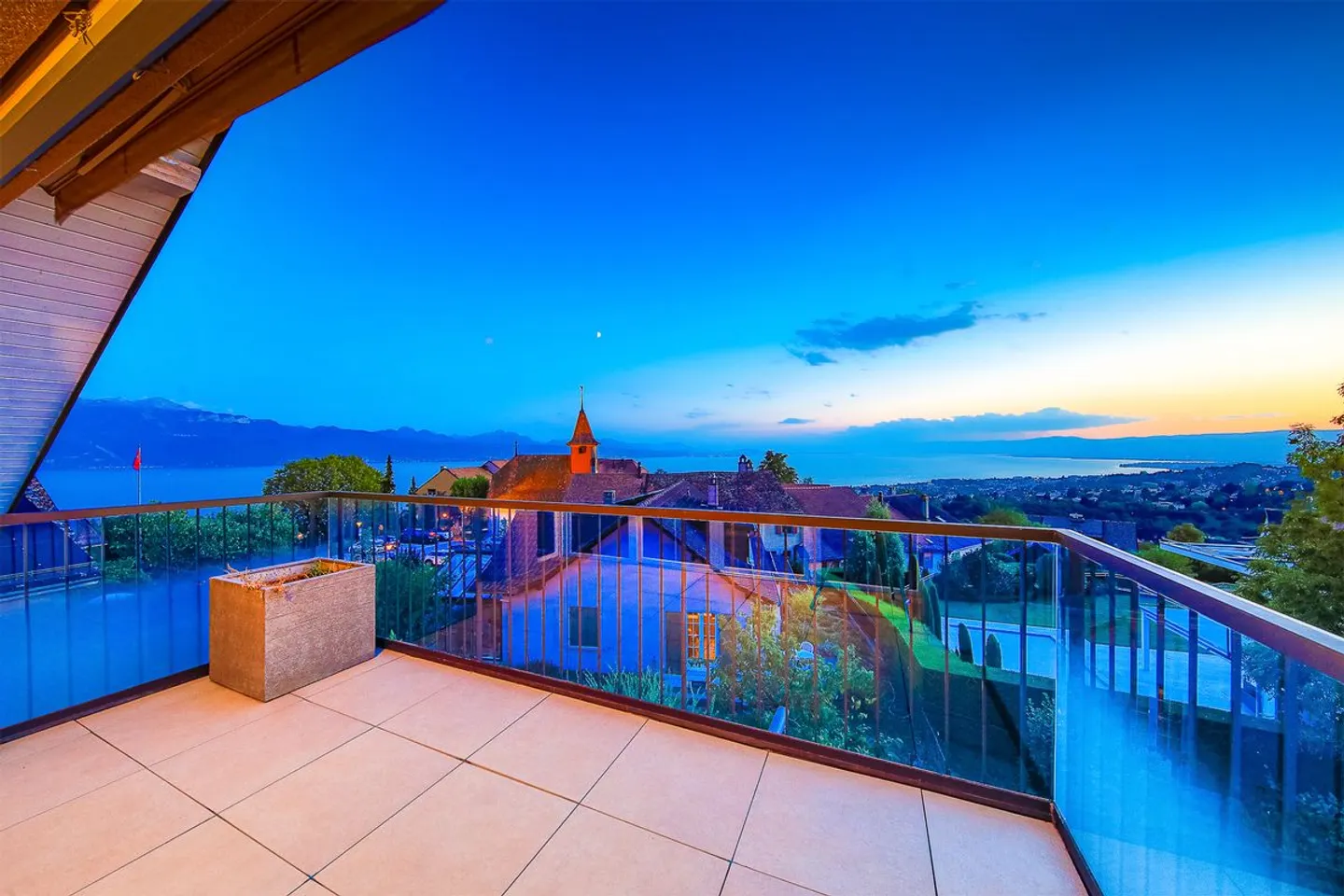 Attico con vista splendida a Belmont-sur-Lausanne - Foto 2 di 13