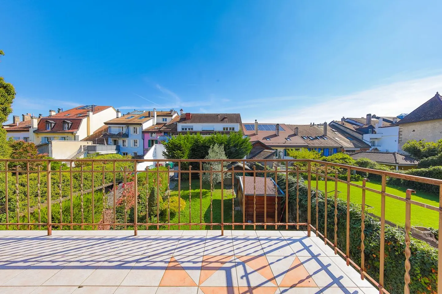 Casa indipendente con giardino nel cuore di Rolle - Foto 12 di 13
